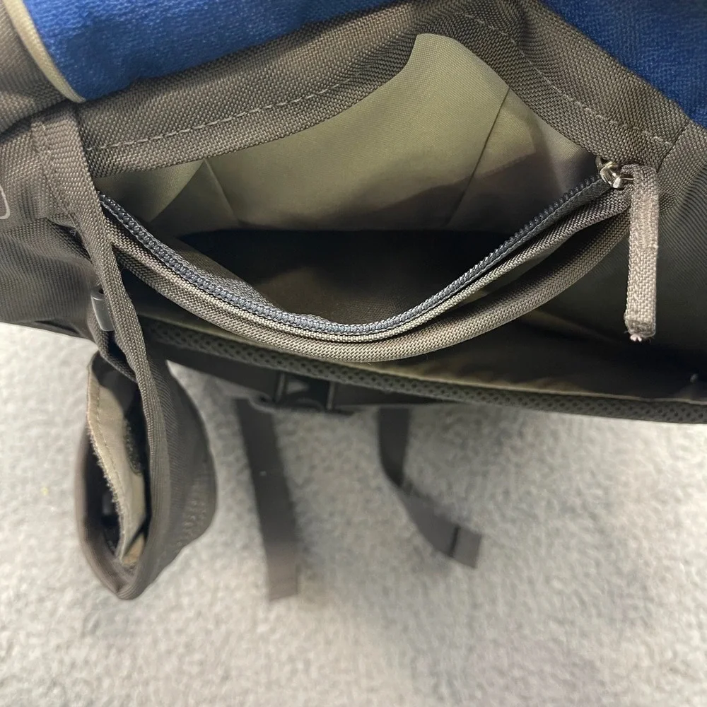 Osprey Veer Vertical Shoulder Bag Blue Grey Messenger Laptop crossbody sling Bag